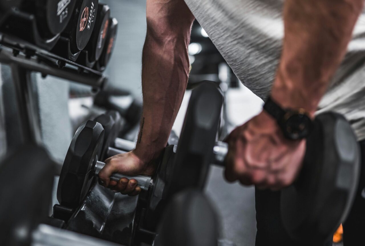 ジム初心者が筋肉をつけるために最初にやるべきトレーニングメニュー【週1〜3回】